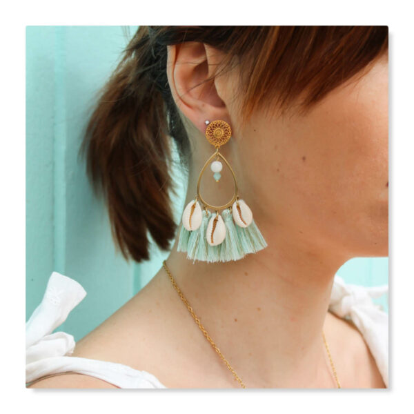 Boucles d'oreilles pompons cauri