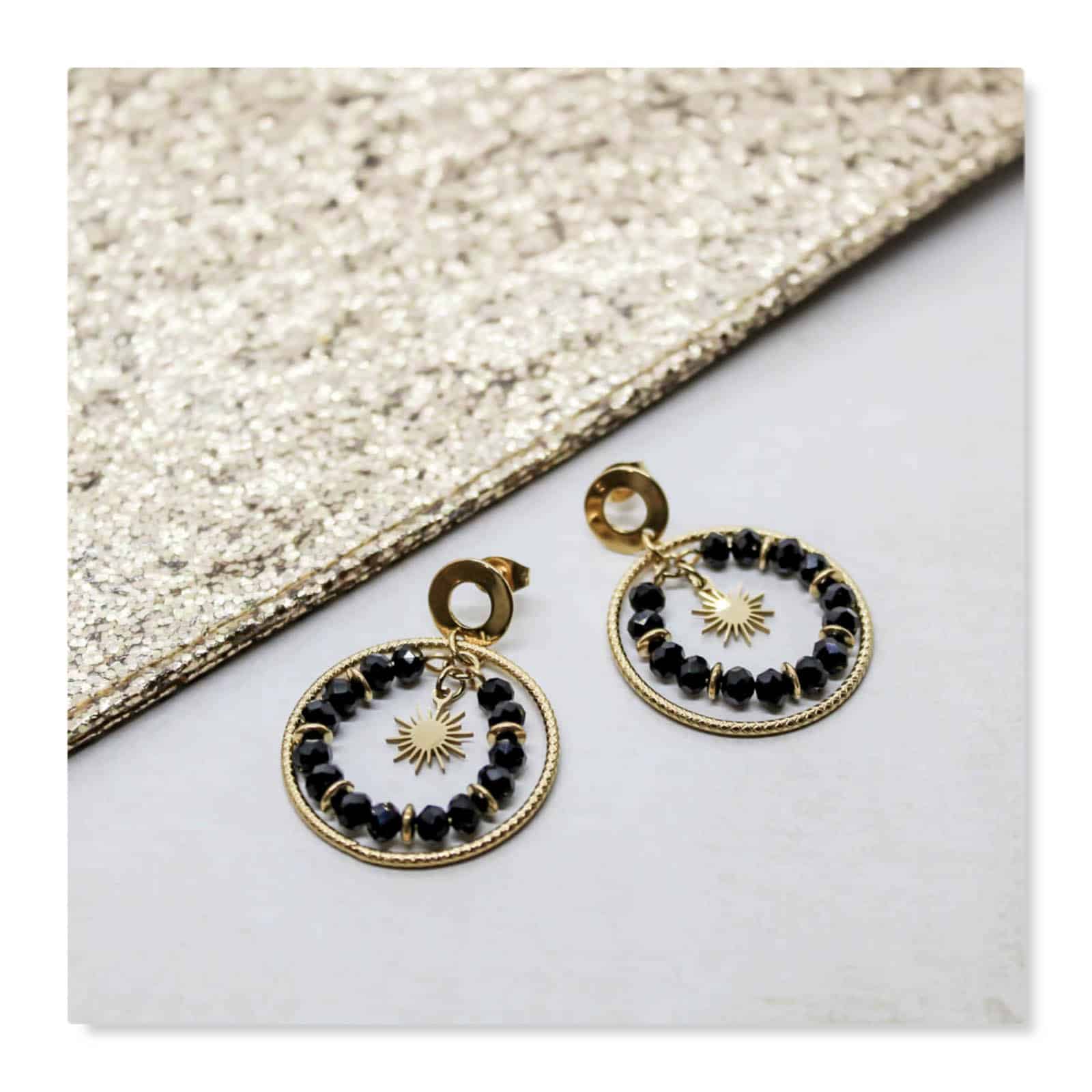 Boucles d'oreilles raffinées noir et or