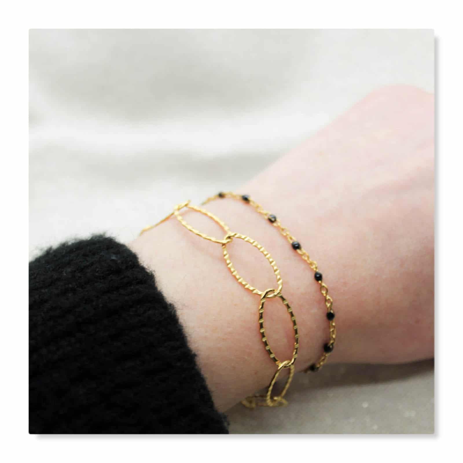 bracelet doré fin émaillé coloré