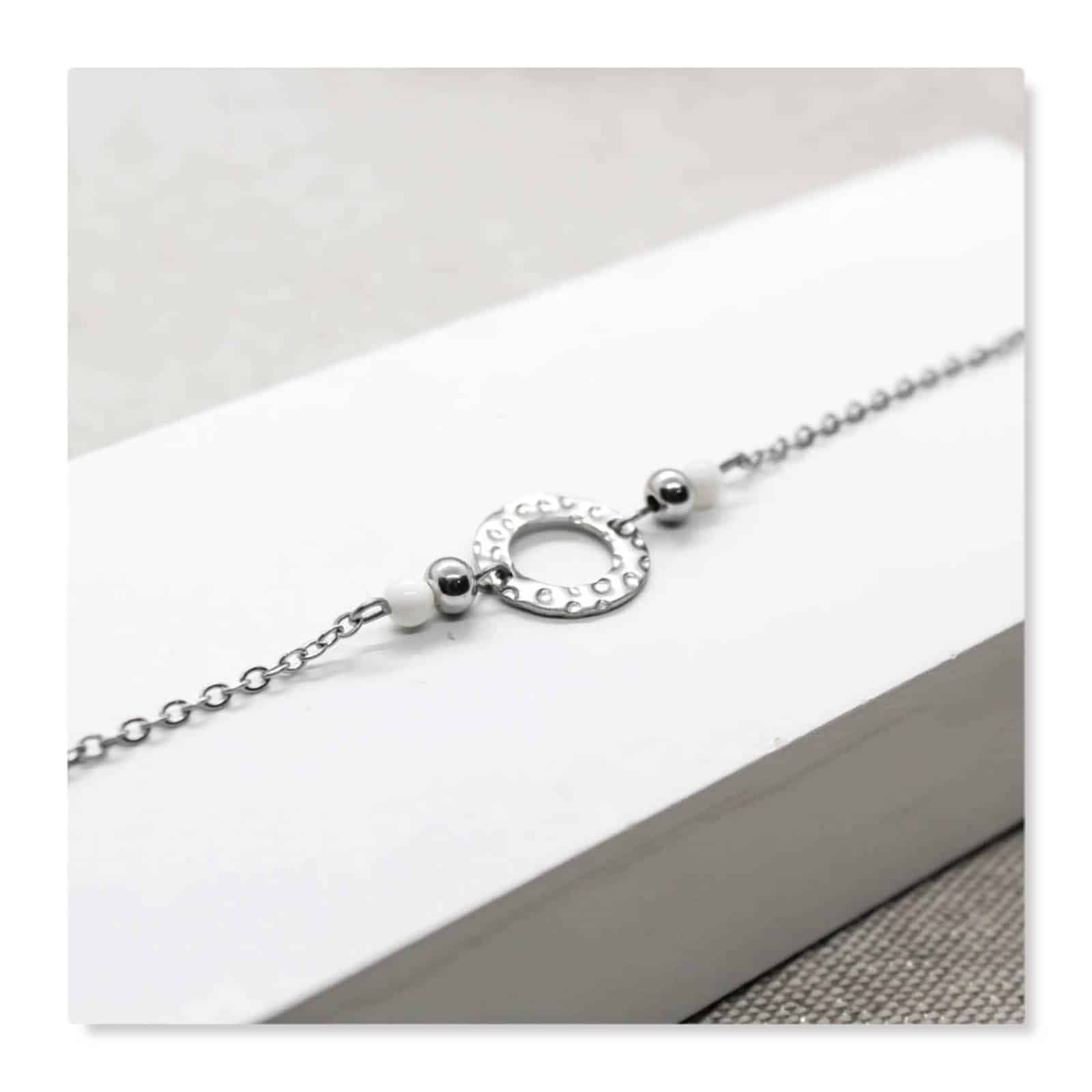 Bracelet martelé argenté nacre