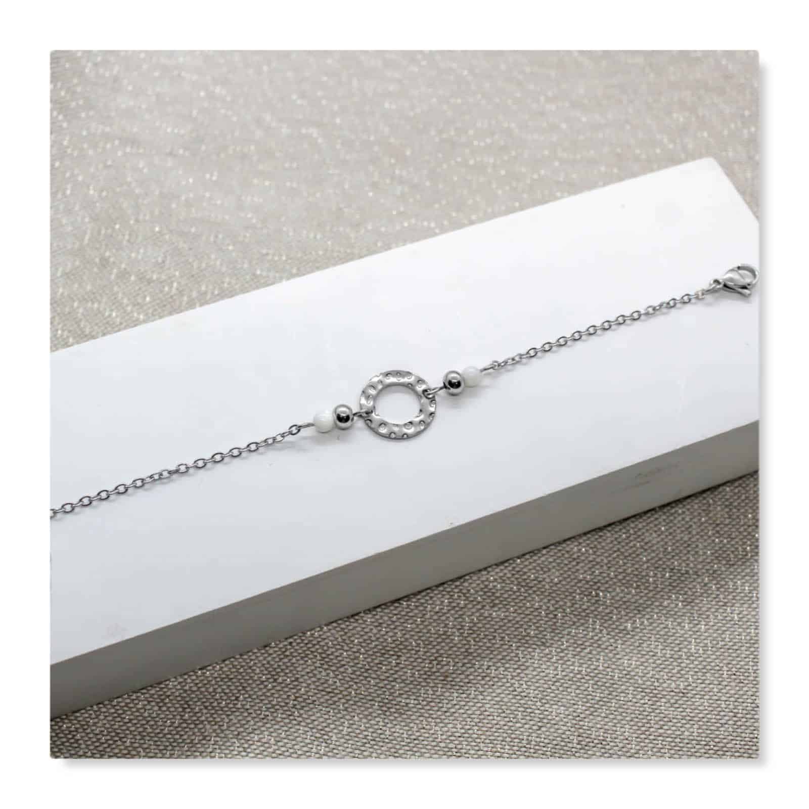 Bracelet martelé argenté nacre