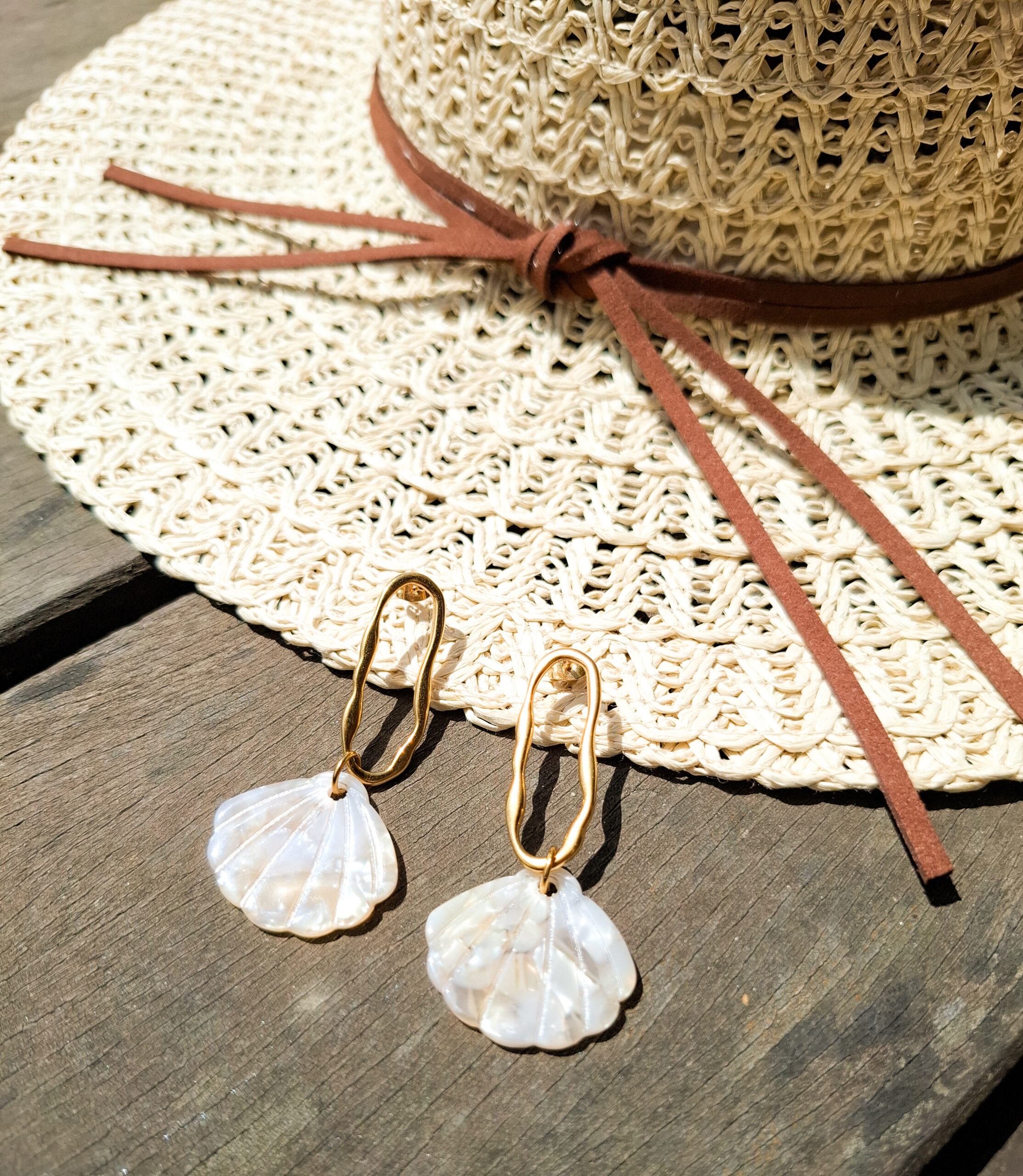 boucles d'oreilles coquille saint jacques symbolisant le chemin de compostelle en galice