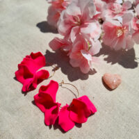 boucles d'oreilles créoles pétales de fleurs roses