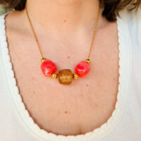 collier cubik rose corail et doré pailleté